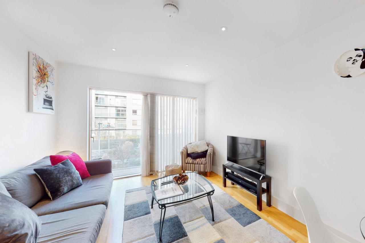 Lovely 1 Bed Apartment In Streatham London Kültér fotó