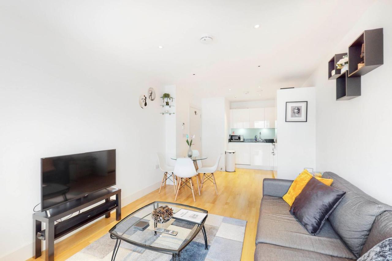 Lovely 1 Bed Apartment In Streatham London Kültér fotó